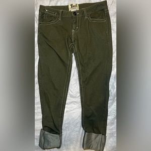 Thrill hunter green cropped jeggings.